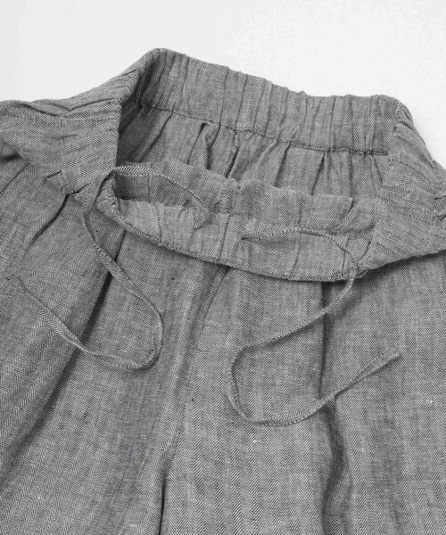 URBAN RESEARCH DOORS（アーバンリサーチドアーズ）の「ヘリンボーンリネンワイドギャザーパンツ（その他パンツ・レディース・CHARCOAL・S/M）」の13枚目の写真