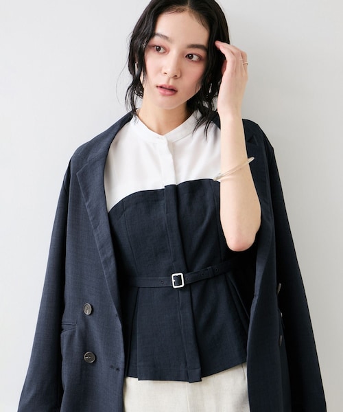 VIS(ビス)の「美easyビスチェドッキングフレンチブラウス/接触冷感・イージーケア・セットアップ対応(シャツ/ブラウス・レディース・グレー/キナリ/ネイビー/サックス・F)」の3枚目の写真