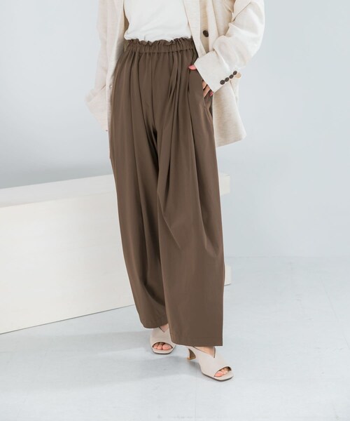 URBAN RESEARCH ROSSO（アーバンリサーチロッソ）の「ELENDEEK　EASY TUCK COCOON PANTS（その他パンツ・レディース・O.WHT/BLK/MNT/BRN・1/2）」の19枚目の写真