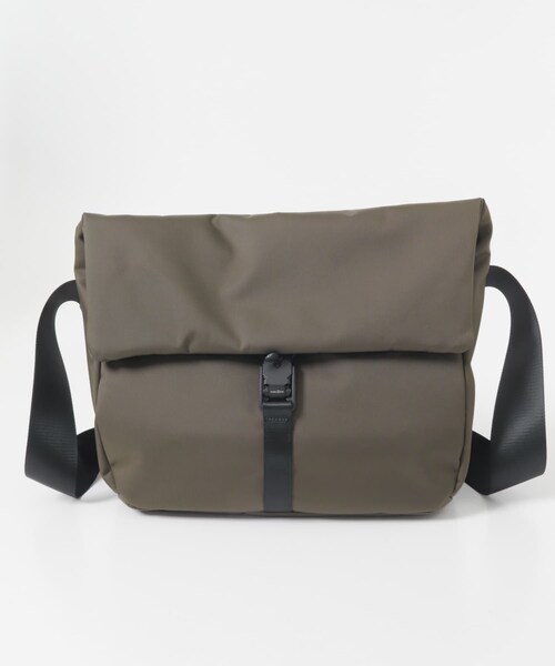 RODE SKO（ロデスコ）の「撥水フィドロックショルダーバッグ L（ショルダーバッグ・メンズ・BLACK/KHAKI・L）」の2枚目の写真