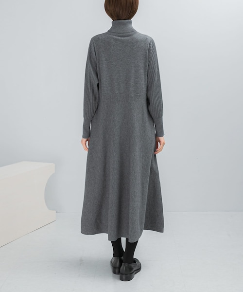 URBAN RESEARCH ROSSO（アーバンリサーチロッソ）の「『WEB限定』タートルネックデザインスリーブワンピース（ワンピース・レディース・GRAY/RED/D/BROWN/NAVY・FREE）」の6枚目の写真