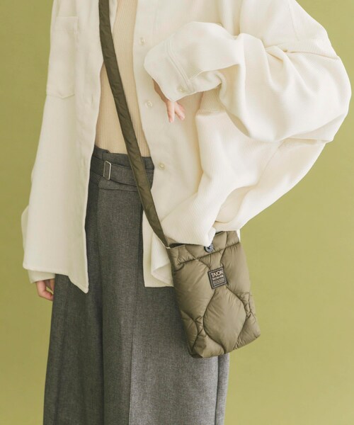 ITEMS URBANRESEARCH(アイテムズ アーバンリサーチ)の「TAION Cross Body Down Bag -S(ショルダーバッグ・メンズ・BLK/G.BEIGE/D.OLIVE/D.NAVY/PAINT CAMO・-)」の19枚目の写真