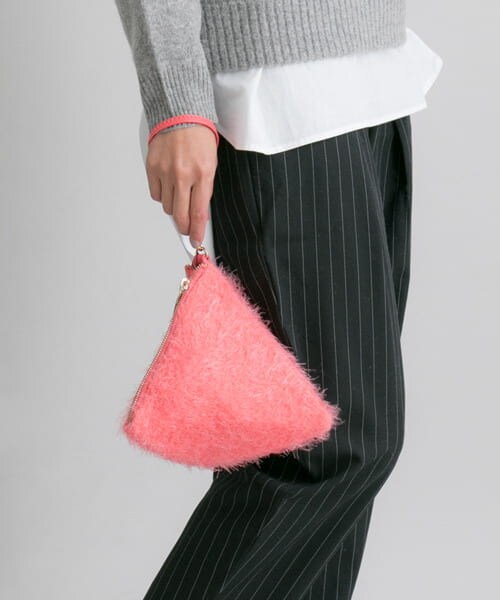 RODE SKO（ロデスコ）の「LILY トライアングルフェイクファーバッグ（クラッチバッグ・レディース・PINK/BLACK・-）」の6枚目の写真