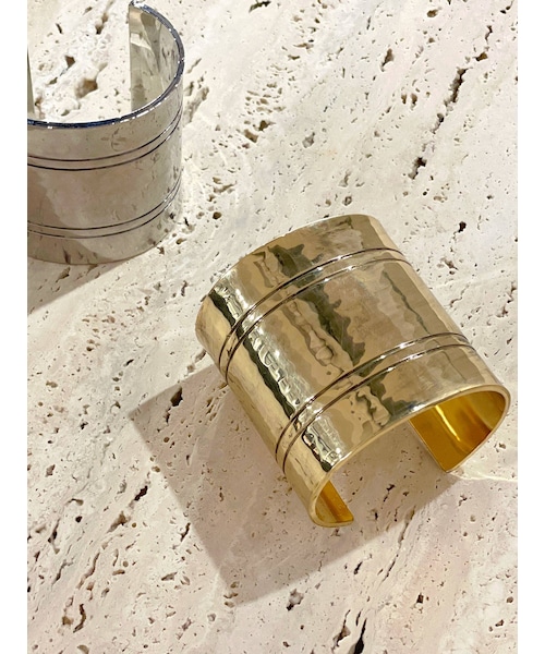 Ungrid（アングリッド）の「ヴィンテージワイドバングル（ブレスレット・レディース・シルバー/ゴールド・F）」の8枚目の写真