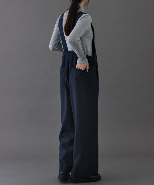 URBAN RESEARCH DOORS（アーバンリサーチドアーズ）の「FORK&SPOON　Uネックプラケットオーバーオール（ワンピース・レディース・BLACK/NAVY・1/2）」の19枚目の写真