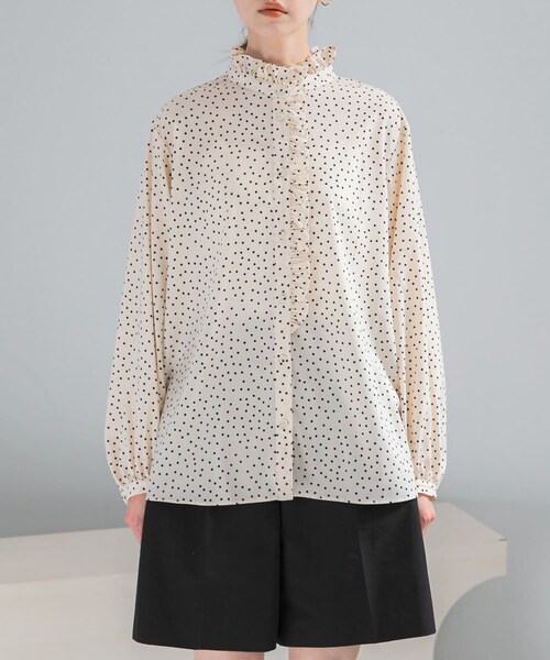 URBAN RESEARCH ROSSO（アーバンリサーチロッソ）の「『WEB限定』フリルスタンドカラーシャツ（シャツ/ブラウス・レディース・LIGHTBEIGE/BLACK/DOT・Free）」の15枚目の写真