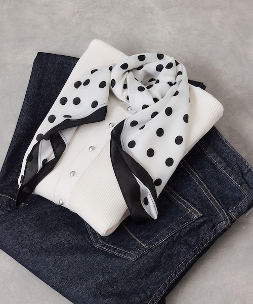 VIS(ビス)の「ドット柄スカーフ 70×70cm(バンダナ/スカーフ・レディース・ブラック系/ホワイト系・F)」の6枚目の写真