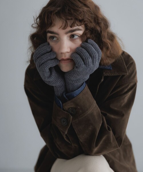 URBAN RESEARCH Sonny Label（アーバンリサーチサニーレーベル）の「畦編みニットグローブ（ベルト・レディース・エクリュ/グレー/ブラウン/ブルー・One）」の13枚目の写真