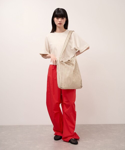 ADAM ET ROPE'（アダムエロペ）の「【WEB限定】・【定番】ギャザー2WAYミドルショルダーバッグ（ショルダーバッグ・レディース・ブラウン/ネイビー/サックス/ピンク・F）」の22枚目の写真