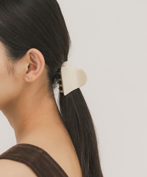 KBF（ケイビーエフ）の「ハートバンスクリップ（バレッタ/ヘアクリップ・レディース・IVORY/BLACK・One）」の4枚目の写真
