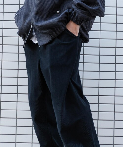 URBAN RESEARCH（アーバンリサーチ）の「Wide Dad　Dad EASY CORDUROY WIDE PANTS（その他パンツ・メンズ・D NAVY・1/2）」の4枚目の写真