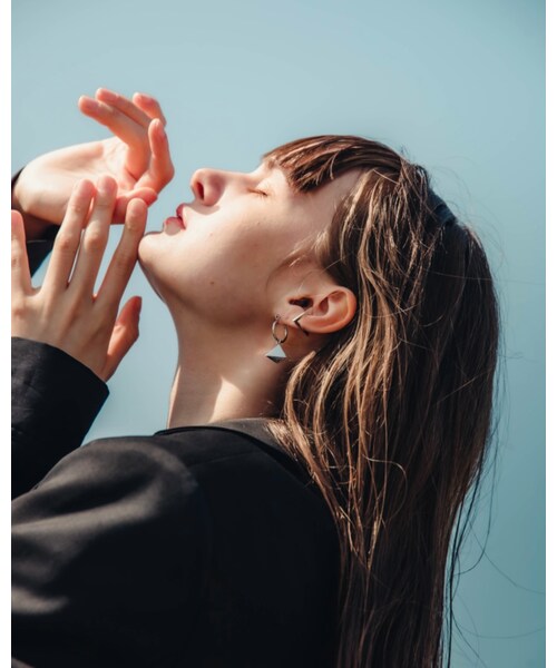 YohKi（ヨウキ）の「Triangular pyramid pierce（ピアス（片耳用）・レディース・シルバー・FREE）」の5枚目の写真