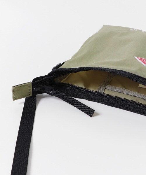 URBAN RESEARCH DOORS(アーバンリサーチドアーズ)の「DANTON SAINT-OUEN 1.2(ショルダーバッグ・メンズ・MUSTARD/RED/CHARCOAL/BLACK/GREIGE/PURPLE・one)」の18枚目の写真