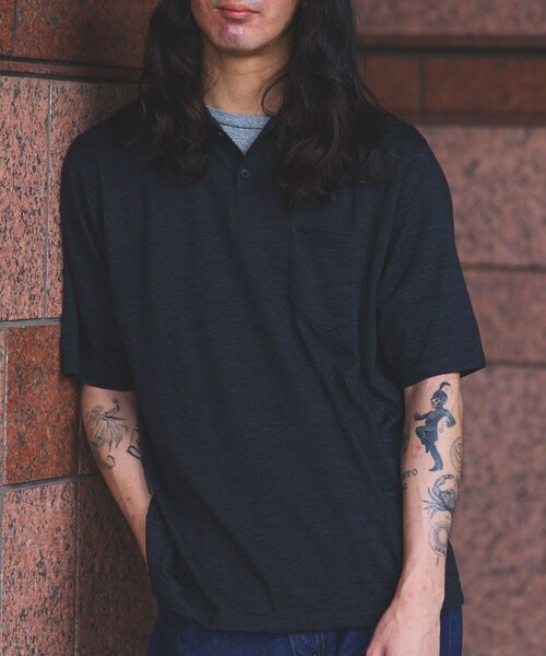 ADAM ET ROPE'（アダムエロペ）の「【BATONER for WILD LIFE TAILOR】WOOL天竺 ハーフスリーブ ニットポロ（ポロシャツ・メンズ・ブラック系・2/3/4）」の9枚目の写真