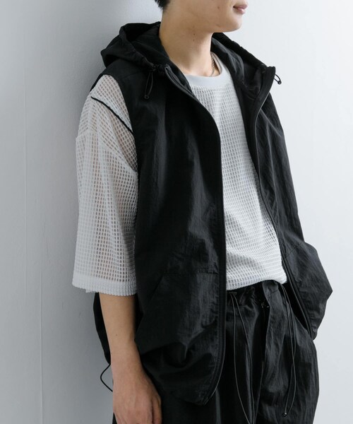 SENSE OF PLACE by URBAN RESEARCH（センスオブプレイスバイアーバンリサーチ）の「『セットアップ対応』ナイロンフーデッドトラックベスト（テーラードジャケット・メンズ・BLACK/L.BLUE・M/L）」の7枚目の写真