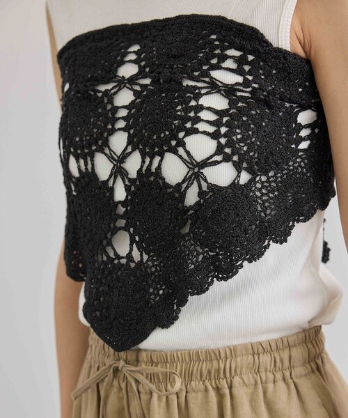 ADAM ET ROPE'(アダムエロペ)の「【WEB限定】クロシェバブーシュカ(バンダナ/スカーフ・レディース・ブラック/キナリ・F)」の17枚目の写真