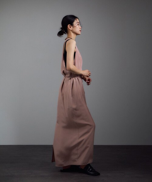ADAM ET ROPE'（アダムエロペ）の「[25AW]GENTLE SILK ジャンパースカート【セットアップ対応・洗える】（ジャンパースカート・レディース・ブラック/ブラウン系/ピンク系・F）」の17枚目の写真