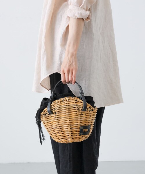 かぐれ（カグレ）の「eb.a.gos　ブルームバスケット　レザーハンドル（ハンドバッグ・レディース・BK/NA・FREE）」の5枚目の写真