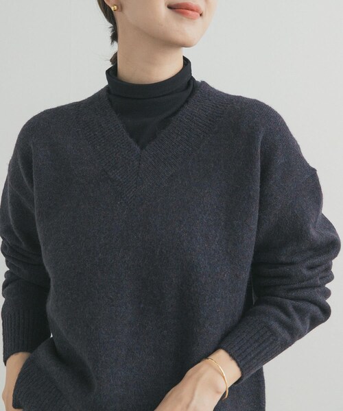 URBAN RESEARCH DOORS(アーバンリサーチドアーズ)の「VネックKNITプルオーバー(ニット/セーター・レディース・GREIGE/RED/NAVY・Free)」の13枚目の写真