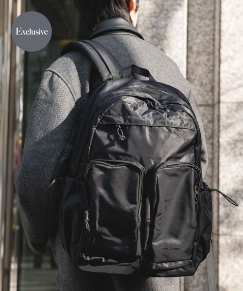URBAN RESEARCH DOORS（アーバンリサーチドアーズ）の「『別注』YAKPAK×DOORS　マルチポケットデイパック（バックパック/リュック・メンズ・BLACK/CHARCOAL・-）」の3枚目の写真