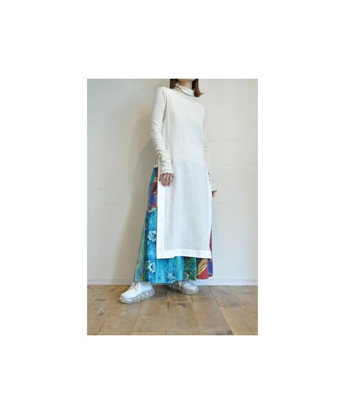 --（--）の「スリットワンピース（ワンピース・レディース・ブラック/ホワイト・one）」の2枚目の写真