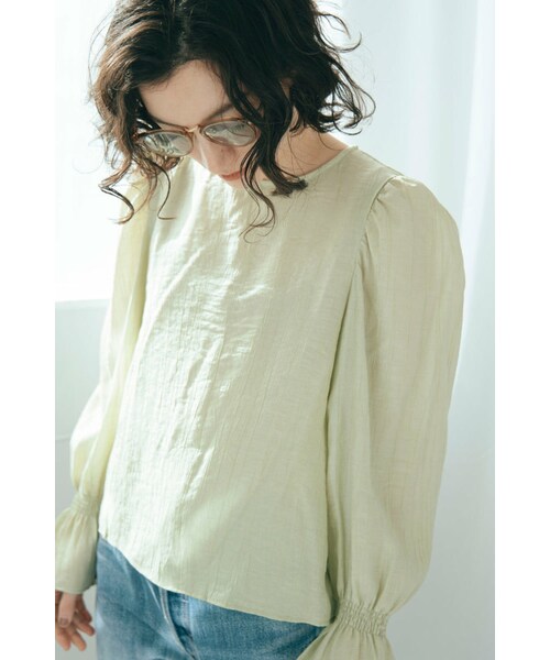 LASHIKU(ラシク)の「VOLUME SLEEVE BLOUSE(シャツ/ブラウス・レディース・ホワイト/グリーン・F)」の2枚目の写真