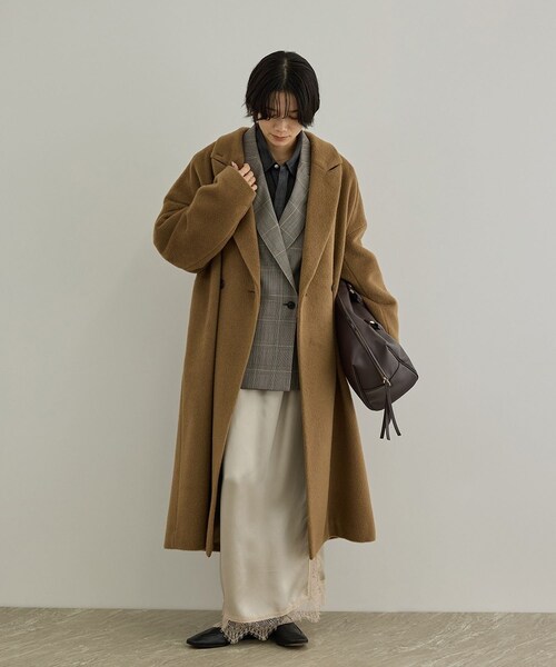 ADAM ET ROPE'(アダムエロペ)の「MTR アルパカシャギーロングコート / 軽量(チェスターコート・レディース・チャコール/キャメル・F)」の5枚目の写真
