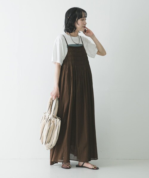URBAN RESEARCH(アーバンリサーチ)の「コットンギャザーキャミワンピース(ワンピース・レディース・BLACK/BROWN/RED・Free)」の18枚目の写真