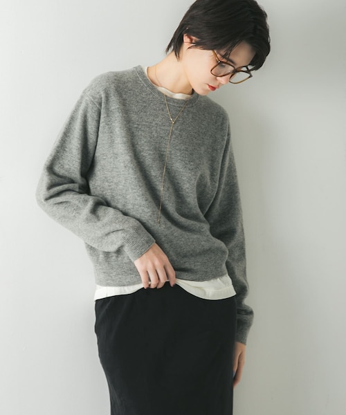 URBAN RESEARCH(アーバンリサーチ)の「ウール100 クルーネックソフトニット(ニット/セーター・レディース・OFF WHITE/BLUE/GRAY/BLACK・Free)」の4枚目の写真
