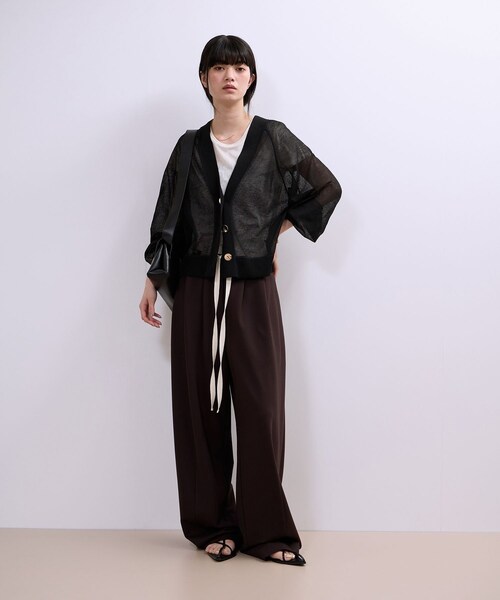 ADAM ET ROPE'(アダムエロペ)の「【WEB限定】・【サステナブル】リネンMIXシアーカーディガン(カーディガン/ボレロ・レディース・ブラック/オフホワイト/サックス・F)」の8枚目の写真