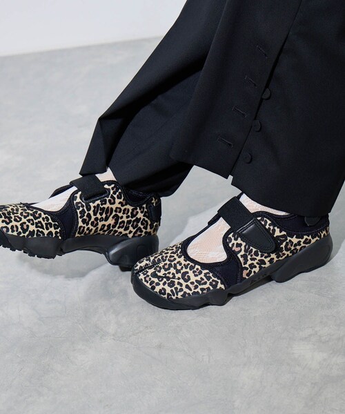 ADAM ET ROPE'(アダムエロペ)の「【NIKE(ナイキ)】ウィメンズ エアリフト(スニーカー・レディース・ブラック・23/24/25)」の1枚目の写真
