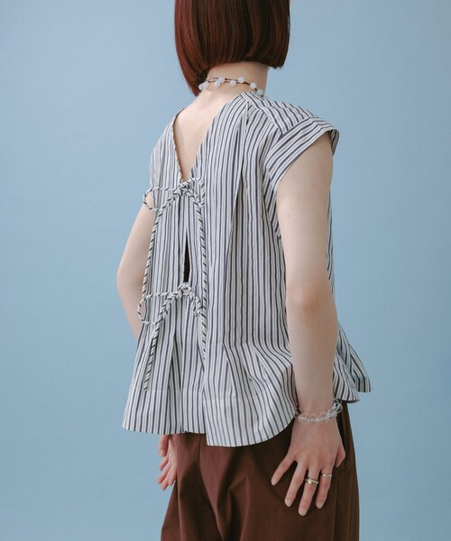 ADAM ET ROPE'（アダムエロペ）の「【定番】タックフレアジレブラウス（シャツ/ブラウス・レディース・ホワイト/ベージュ系/ネイビー系/ブラック・F）」の22枚目の写真