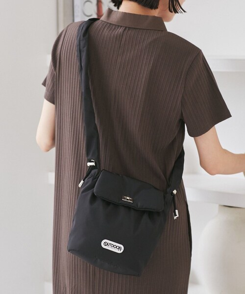 VIS(ビス)の「WEB限定追加【OUTDOOR PRODUCTS】VIS別注ドロストミニショルダーバッグ(ショルダーバッグ・レディース・ブラック/キナリ/ピンク系/ブラック系/オフホワイト/シルバー・F)」の10枚目の写真