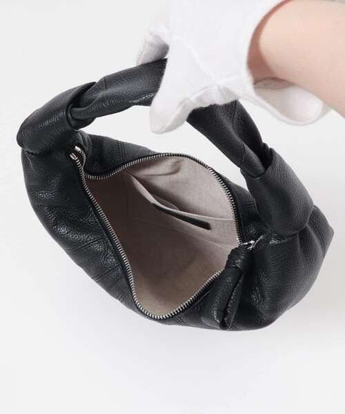 URBAN RESEARCH（アーバンリサーチ）の「LEMAIRE　MINI FORTUNE CROISSANTBAG（ハンドバッグ・レディース・BLACK・-）」の6枚目の写真