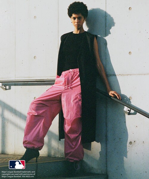 ROPE'(ロペ)の「【MLB COLLECTION BY JUN】ナイロンパラシュートパンツ(カーゴパンツ・レディース・ブラック/ホワイト/ピンク・F)」の19枚目の写真