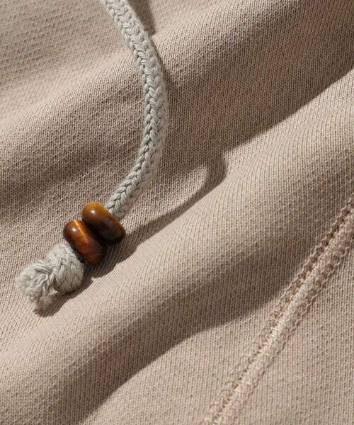 ADAM ET ROPE'(アダムエロペ)の「【NVRFRGT/ネヴァーフォーゲット】PANELED ZIP UP HOODIE(パーカー・メンズ・キナリ/ネイビー・1/2)」の18枚目の写真