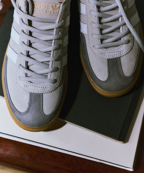ADAM ET ROPE'(アダムエロペ)の「【adidas Originals for ADAM ET ROPE'】HANDBALL SPEZIAL(スニーカー・メンズ・ライトグレー・25.5/26.0/26.5/27.0/27.5/28.0/28.5/29.0/30.0)」の14枚目の写真