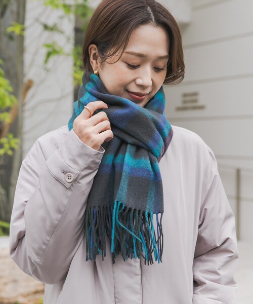 URBAN RESEARCH DOORS（アーバンリサーチドアーズ）の「ウールチェックストール（ストール/ショール・レディース・GRAY/RED/BLUE/GREEN・one）」の2枚目の写真