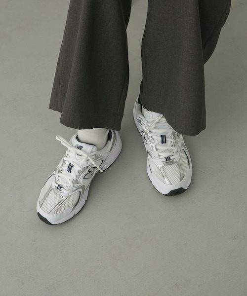 URBAN RESEARCH DOORS(アーバンリサーチドアーズ)の「NEW BALANCE MR530(スニーカー・レディース・WHITE/GRAY・23.5/24/24.5)」の5枚目の写真