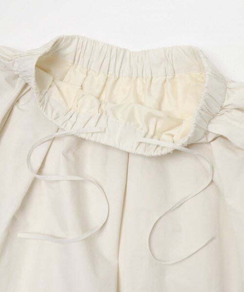 URBAN RESEARCH（アーバンリサーチ）の「ギャザーボリュームスカート（スカート・レディース・IVORY/BLACK・FREE）」の16枚目の写真