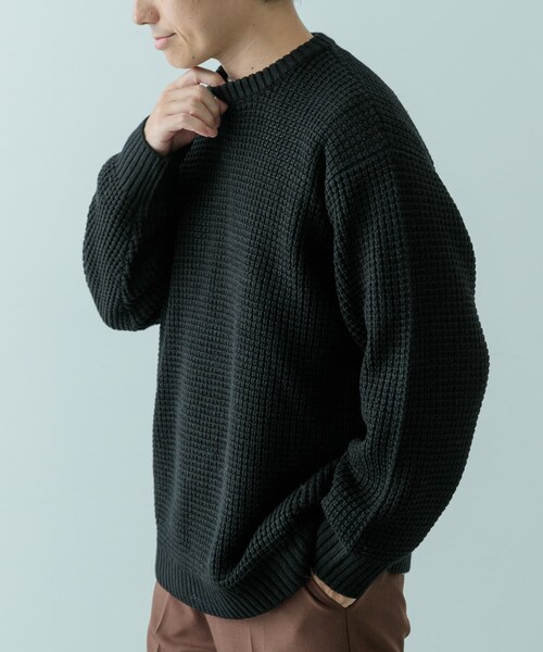 ITEMS URBANRESEARCH（アイテムズ アーバンリサーチ）の「ワッフル編み クルーネックニット（ニット/セーター・メンズ・OLV/OFF/BLK/CHA/MOC・S/M/L）」の19枚目の写真