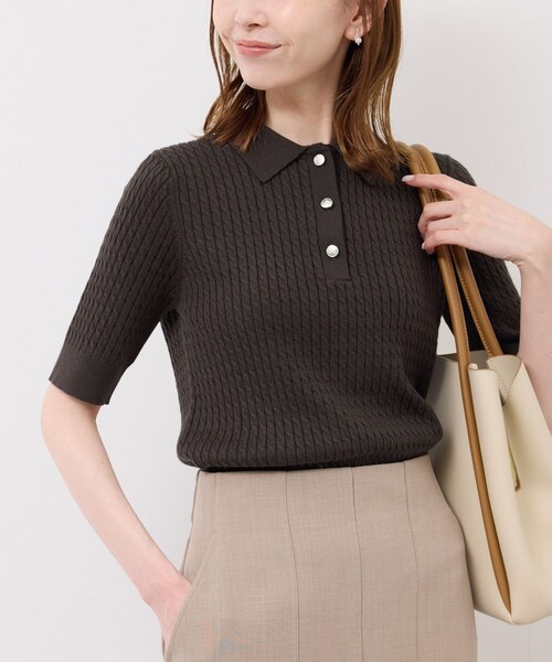 ROPE' PICNIC(ロペピクニック)の「ミニケーブルハーフスリーブニットポロシャツ(ポロシャツ・レディース・キナリ/ダークブラウン/ネイビー/カラシ・38)」の2枚目の写真