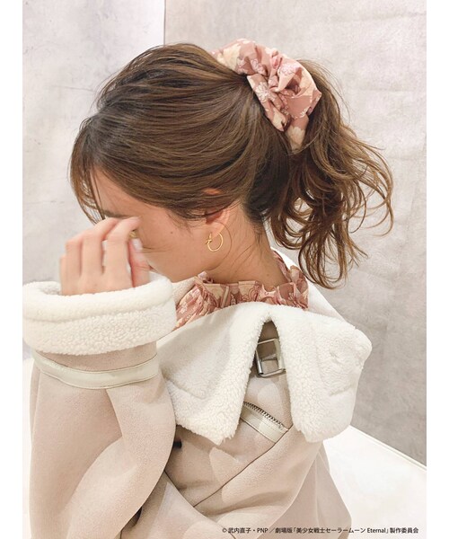 dazzlin（ダズリン）の「【セーラームーンエターナル】フラワーランダムシュシュ（シュシュ・レディース・ベージュ/オフホワイト/ブラック・F）」の19枚目の写真