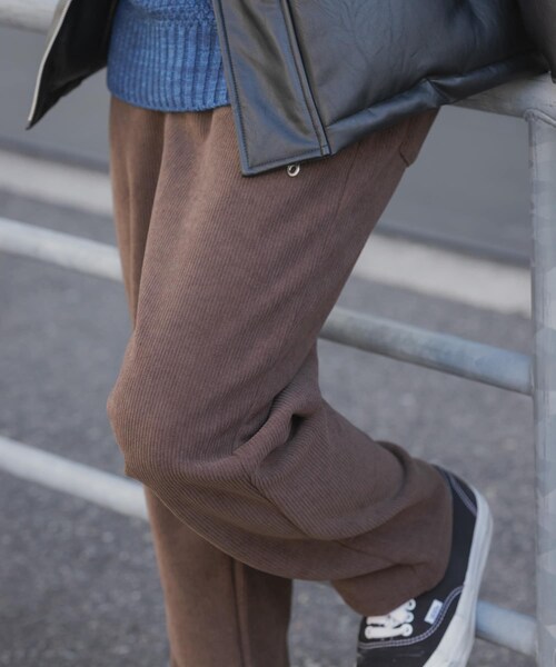 ITEMS URBANRESEARCH（アイテムズ アーバンリサーチ）の「裏フリースボンディングコーデュロイパンツ（その他パンツ・メンズ・L.BEG/BRN/BLK・S/M/L）」の4枚目の写真