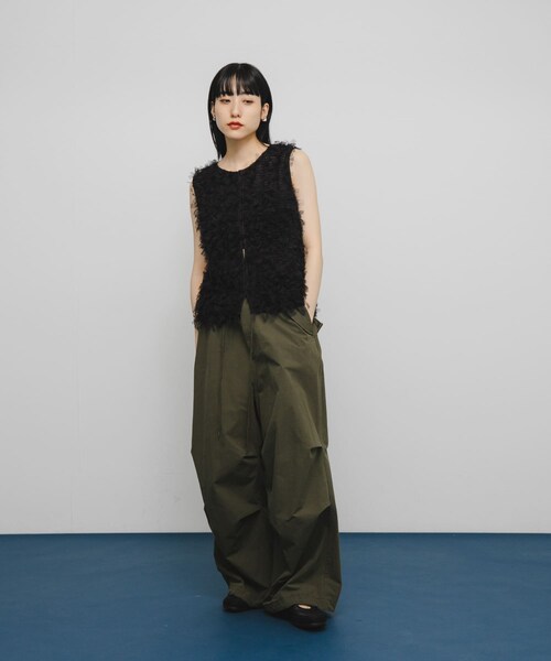 KBF（ケイビーエフ）の「チュールフリンジトップス（ベスト・レディース・IVORY/BLACK・one）」の20枚目の写真