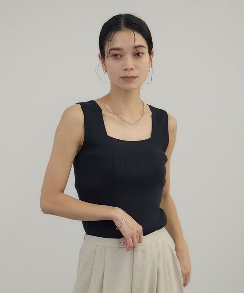 ADAM ET ROPE'（アダムエロペ）の「シルクリブタンクトップ（タンクトップ・レディース・ブラック/オフホワイト/ベージュ・F）」の2枚目の写真