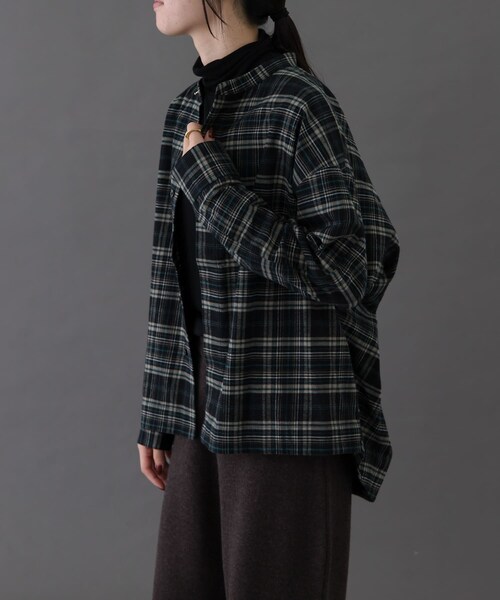 URBAN RESEARCH DOORS（アーバンリサーチドアーズ）の「FORK&SPOON　ブラッシュドチェックシャツ（シャツ/ブラウス・レディース・BLACK CHK/BEIGE CHK・1）」の4枚目の写真