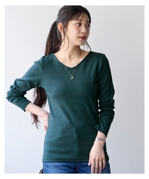 nissen（ニッセン）の「綿１００％フライス素材Ｖネック長袖Ｔシャツ（UVカット）＜大きいサイズ有＞（Tシャツ/カットソー・レディース・黒/オフホワイト/グレージュ/杢チャコールグレー/ネイビー/ライムグリーン/トープ/ディープグリーン/クラウドピンク/パープル・L/LL/3L/4L/5L/6L/8L/10L/S/M）」の6枚目の写真