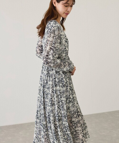 Jayro(ジャイロ)の「ペイント柄シフォンワンピース(ワンピース・レディース・ブラック系/ホワイト系・F)」の15枚目の写真