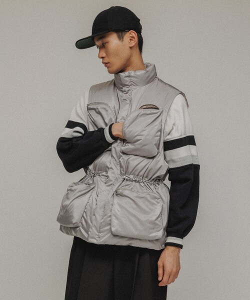 ADAM ET ROPE'（アダムエロペ）の「［OUTER］WSIZE PADDED VEST UNISEX（ダウンベスト・レディース・ブラック/シルバー・38/40）」の14枚目の写真